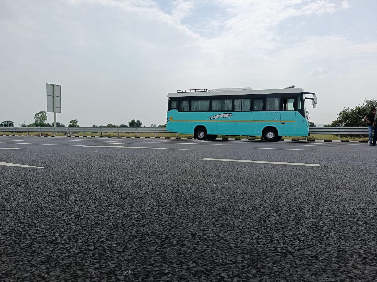 WhatsApp Image 2025-12-04 at 16.07.02_8d9d3b1d.jpg - Supreme Car Rental